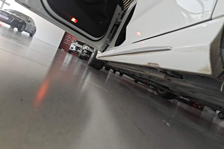 Used Mercedes-Benz C-Class 2020 Restyled C 260 L Sport Edition Left Side Sill