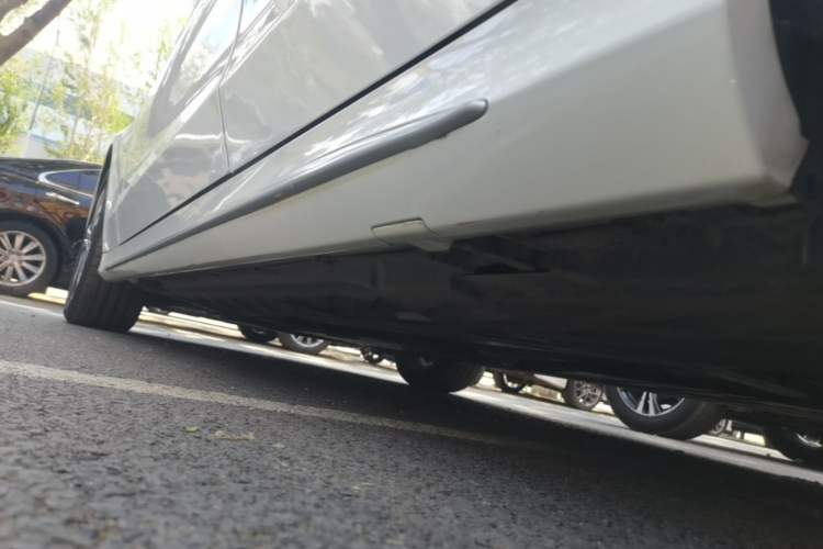 Used Mercedes-Benz C-Class 2020 C 260 L Sport Edition Left Side Sill