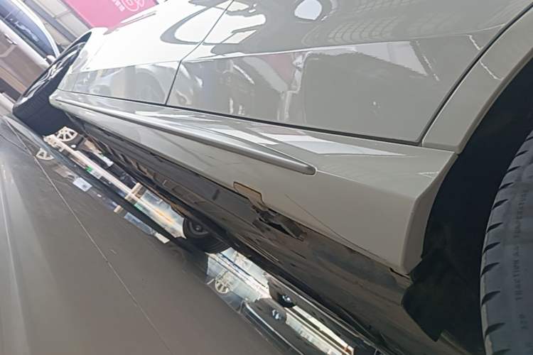 Used Mercedes-Benz C-Class 2020 Restyled C 260 L Sport Edition Left Side Sill
