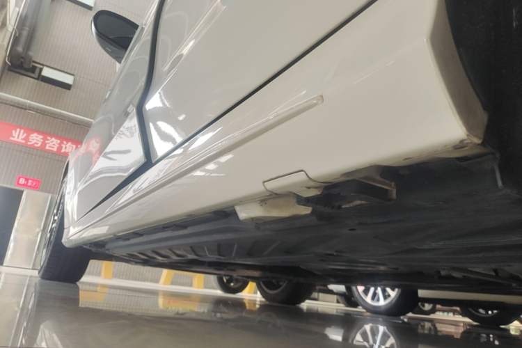Used Mercedes-Benz C-Class 2020 Facelifted C 260 Estate Left Side Sill