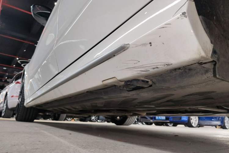 Used Mercedes-Benz C-Class 2020 Restyled C 260 L Sport Edition Left Side Sill