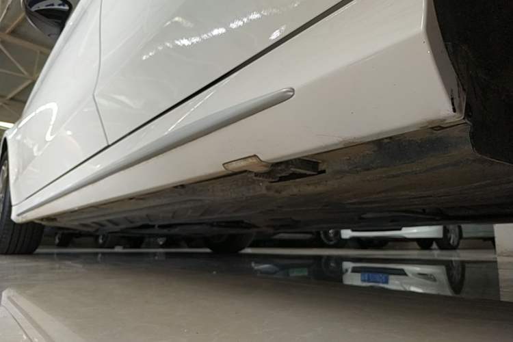 Used Mercedes-Benz C-Class 2020 Restyled C 260 L Sport Edition Left Side Sill