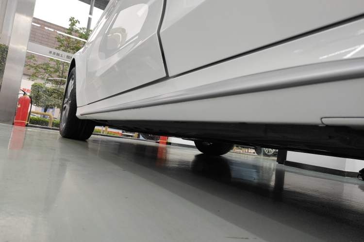 Used Mercedes-Benz C-Class 2020 Restyled C 260 L Sport Edition Left Side Sill