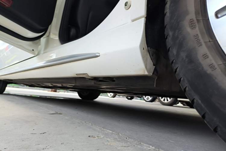 Used Mercedes-Benz C-Class 2020 Restyled C 260 L Sport Edition Left Side Sill