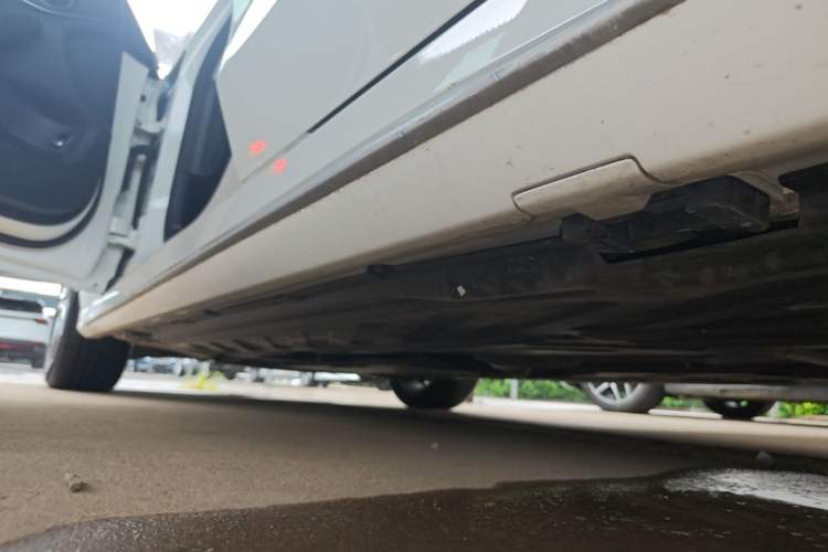 Used Mercedes-Benz C-Class 2020 Restyled C 260 L Sport Edition Left Side Sill