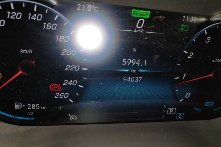 Used Mercedes-Benz C-Class 2020 C 260 L Sport Edition Odometer Close Up
