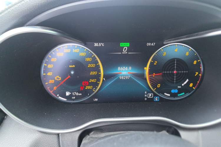Used Mercedes-Benz C-Class 2020 Restyled C 260 L Sport Edition Odometer Close Up