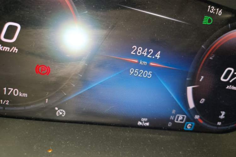 Used Mercedes-Benz C-Class 2020 C 200 L Fashion Edition Sport Version Odometer Close Up