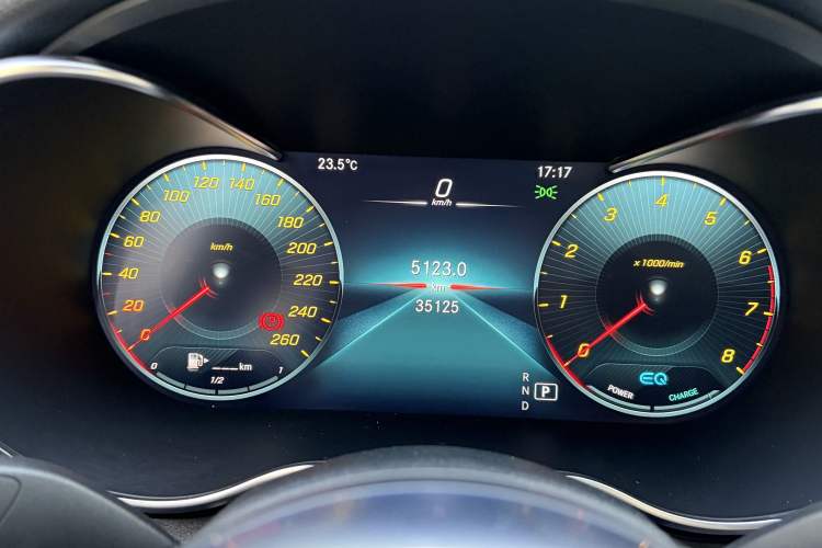 Used Mercedes-Benz C-Class 2020 Restyled C 260 L Sport Edition Odometer Close Up