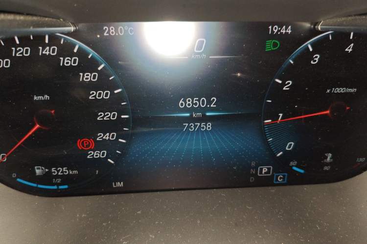 Used Mercedes-Benz C-Class 2020 Restyled C 200 L Fashion Edition Sport Version Odometer Close Up