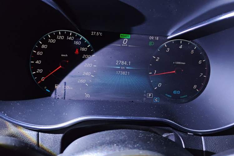 Used Mercedes-Benz C-Class 2020 Restyled C 260 L Sport Edition Odometer Close Up