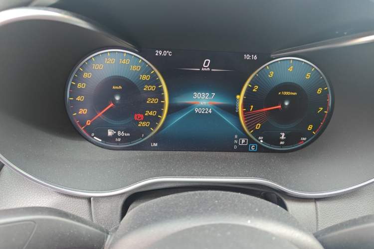Used Mercedes-Benz C-Class 2020 C 200 L Fashion Edition Sport Version Odometer Close Up