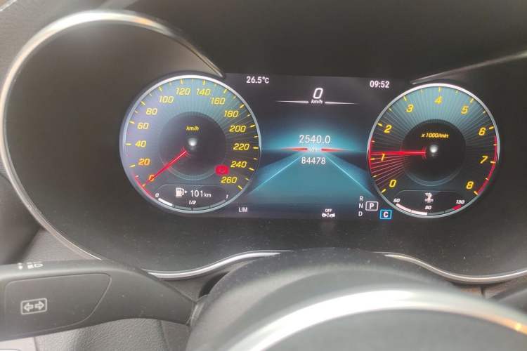 Used Mercedes-Benz C-Class 2020 C 200 L Fashion Model Odometer Close Up