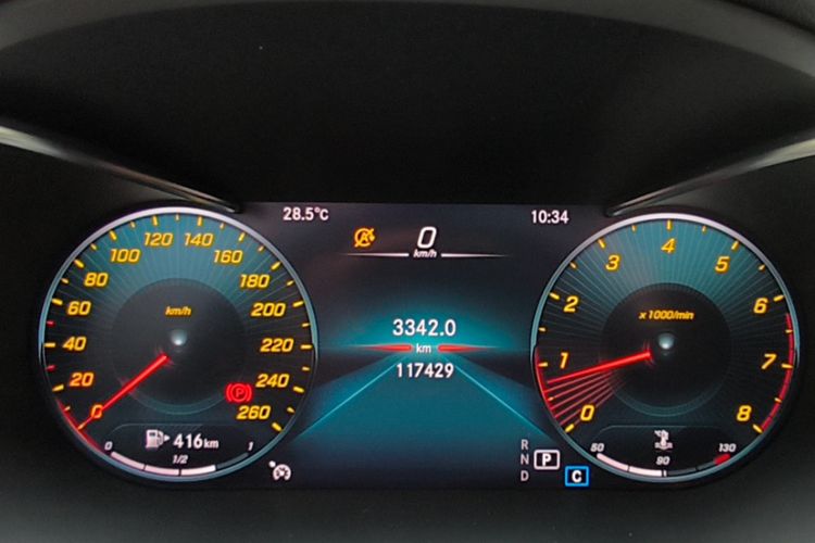 Used Mercedes-Benz C-Class 2020 C 200 L Fashion Edition Sport Version Odometer Close Up