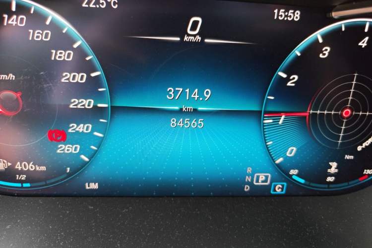 Used Mercedes-Benz C-Class 2020 C 200 L Fashion Edition Sport Version Odometer Close Up