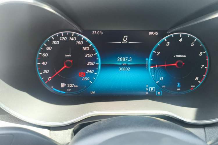 Used Mercedes-Benz C-Class 2020 Restyled C 200 L Fashion Edition Sport Version Odometer Close Up