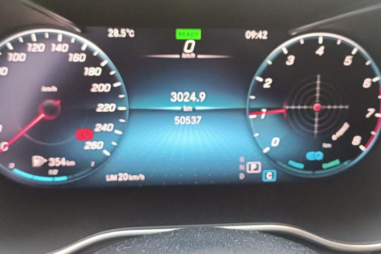 Used Mercedes-Benz C-Class 2020 Restyled C 260 L Sport Edition Odometer Close Up