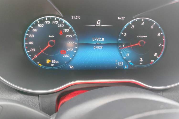 Used Mercedes-Benz C-Class 2020 Restyled C 200 L Fashion Edition Sport Version Odometer Close Up