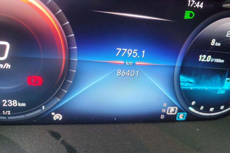 Used Mercedes-Benz C-Class 2020 Updated C 200 L Fashion Edition Odometer Close Up