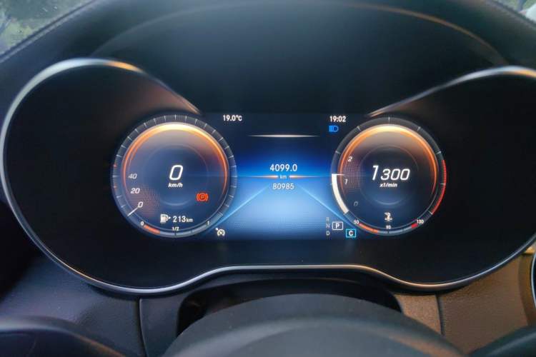 Used Mercedes-Benz C-Class 2020 C 200 L Fashion Edition Sport Version Odometer Close Up