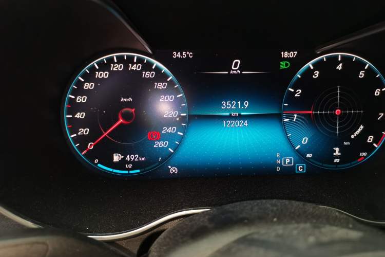 Used Mercedes-Benz C-Class 2020 C 200 L Fashion Edition Sport Version Odometer Close Up