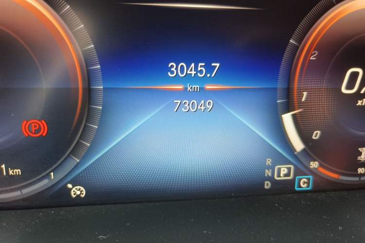 Used Mercedes-Benz C-Class 2020 Updated C 200 L Fashion Edition Odometer Close Up