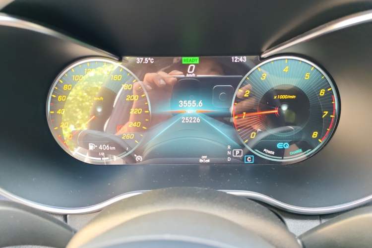 Used Mercedes-Benz C-Class 2020 Restyled C 260 L Sport Edition Odometer Close Up