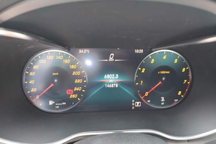 Used Mercedes-Benz C-Class 2020 Restyled C 200 L Fashion Edition Sport Version Odometer Close Up
