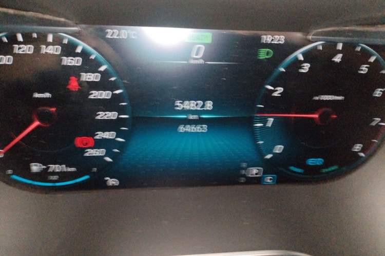 Used Mercedes-Benz C-Class 2020 Restyled C 260 L Sport Edition Odometer Close Up