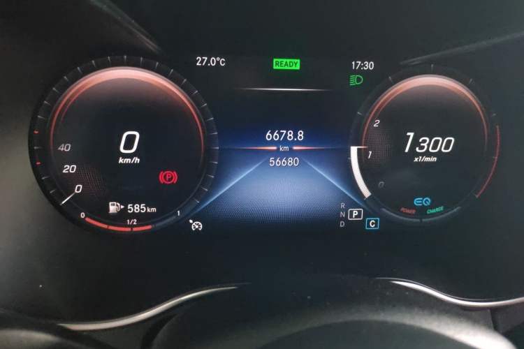 Used Mercedes-Benz C-Class 2020 Restyled C 260 Sport Edition Odometer Close Up
