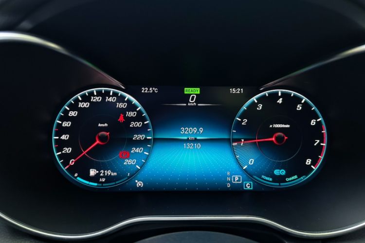 Used Mercedes-Benz C-Class 2020 Restyled C 260 L Sport Edition Odometer Close Up