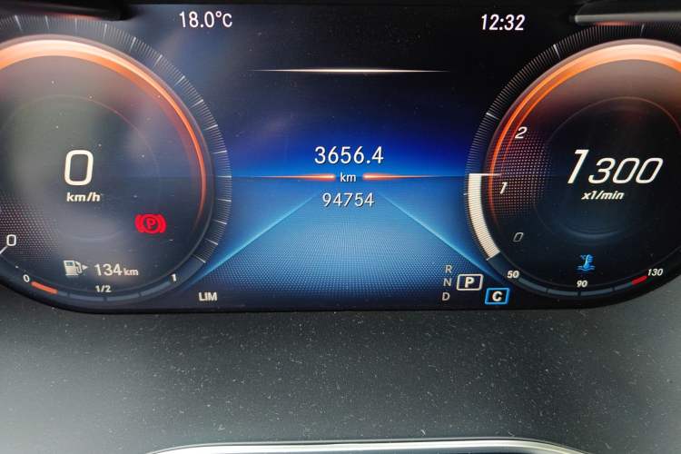 Used Mercedes-Benz C-Class 2020 Restyled C 200 L Fashion Edition Sport Version Odometer Close Up