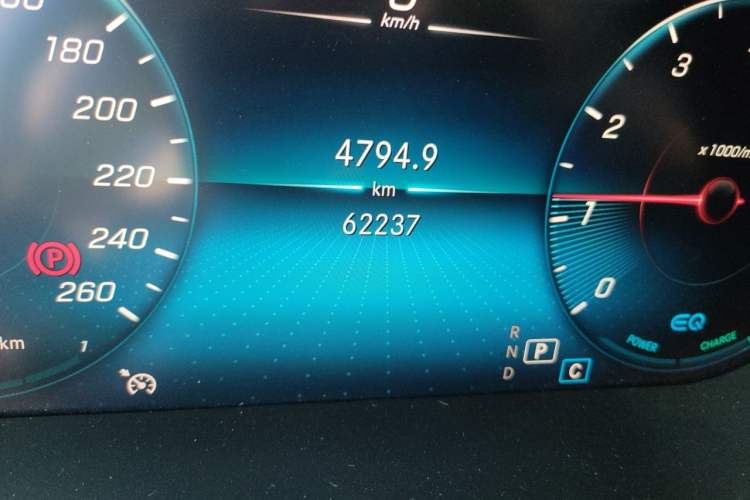 Used Mercedes-Benz C-Class 2020 Restyled C 260 L Sport Edition Odometer Close Up
