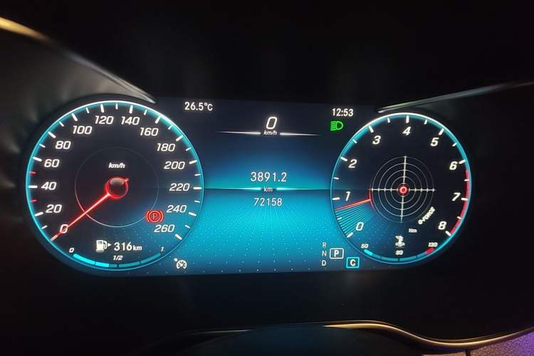 Used Mercedes-Benz C-Class 2020 C 200 L Fashion Edition Sport Version Odometer Close Up