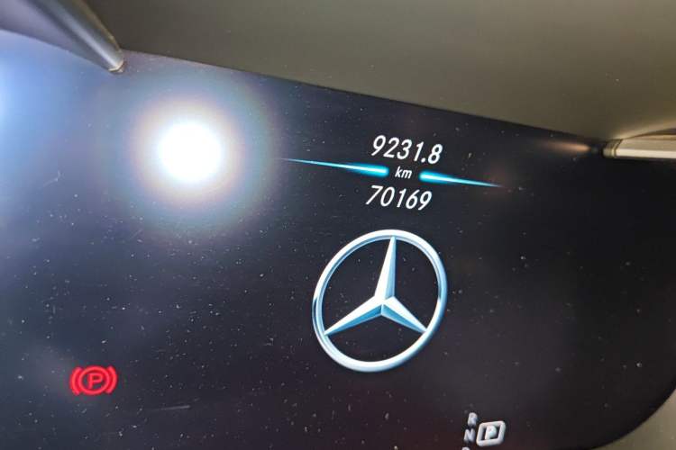 Used Mercedes-Benz C-Class 2020 C 260 L Sport Edition Odometer Close Up