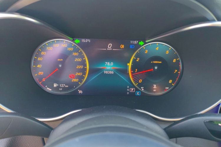 Used Mercedes-Benz C-Class 2020 Restyled C 200 L Fashion Edition Sport Version Odometer Close Up