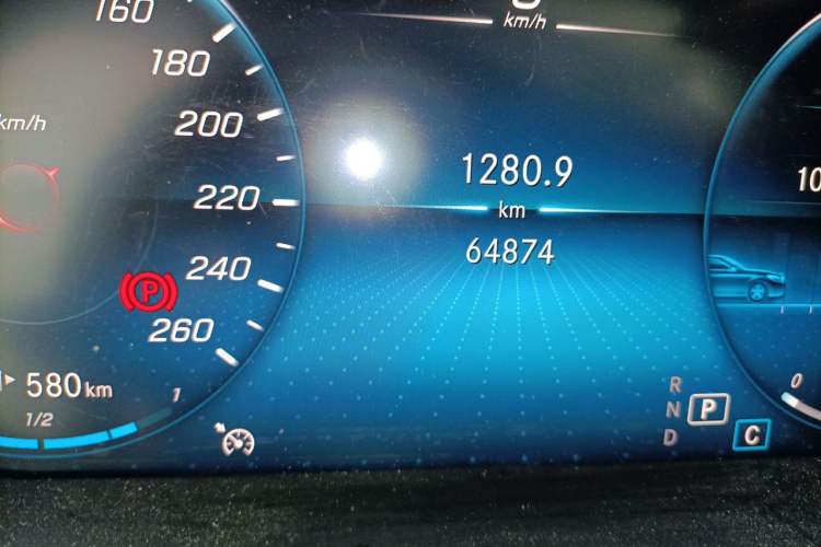 Used Mercedes-Benz C-Class 2020 Restyled C 260 L Sport Edition Odometer Close Up