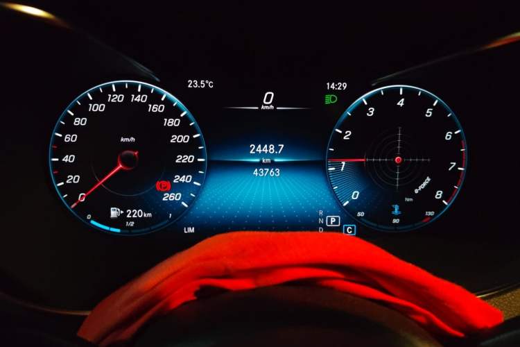 Used Mercedes-Benz C-Class 2020 C 200 L Fashion Edition Sport Version Odometer Close Up