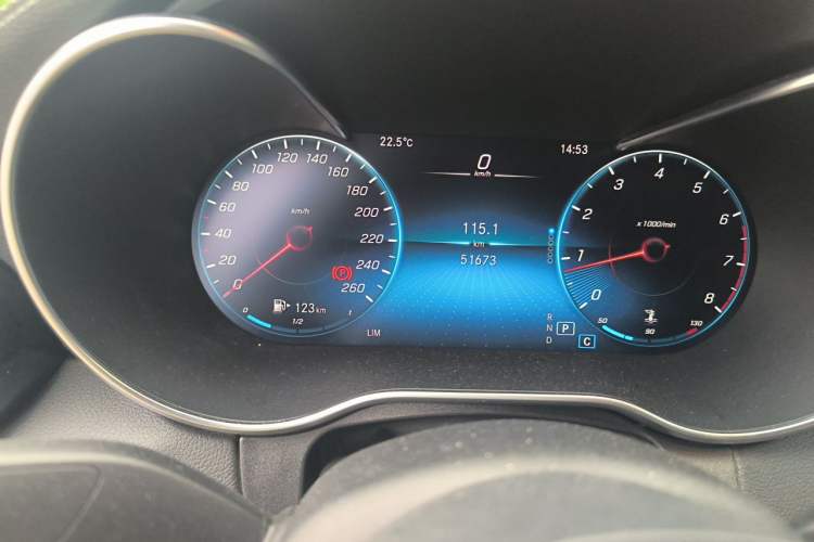 Used Mercedes-Benz C-Class 2020 Updated C 200 L Fashion Edition Odometer Close Up