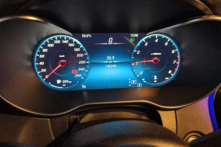 Used Mercedes-Benz C-Class 2020 Restyled C 200 L Fashion Edition Sport Version Odometer Close Up