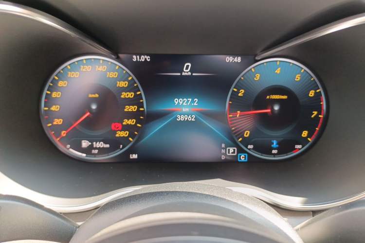 Used Mercedes-Benz C-Class 2020 C 200 L Fashion Edition Sport Version Odometer Close Up