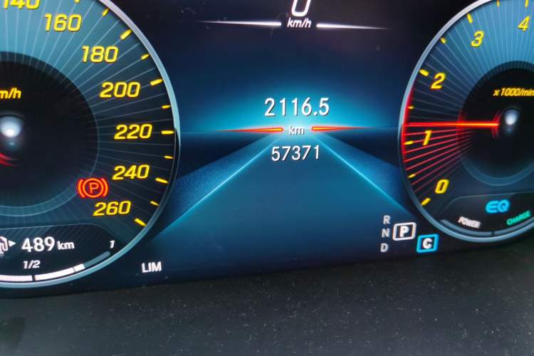 Used Mercedes-Benz C-Class 2020 C 260 L Sport Edition Odometer Close Up