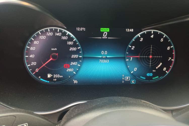 Used Mercedes-Benz C-Class 2020 C 260 Estate Odometer Close Up