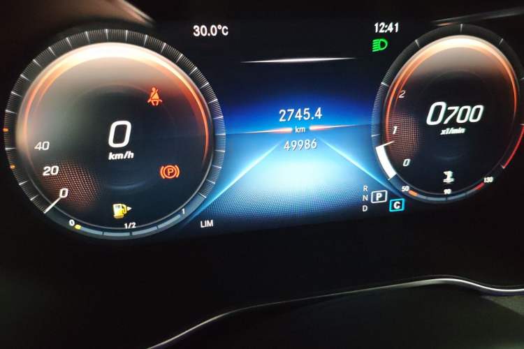 Used Mercedes-Benz C-Class 2020 C 200 L Fashion Edition Sport Version Odometer Close Up