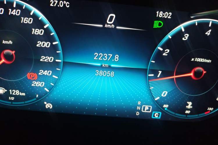 Used Mercedes-Benz C-Class 2020 C 200 L Fashion Edition Sport Version Odometer Close Up
