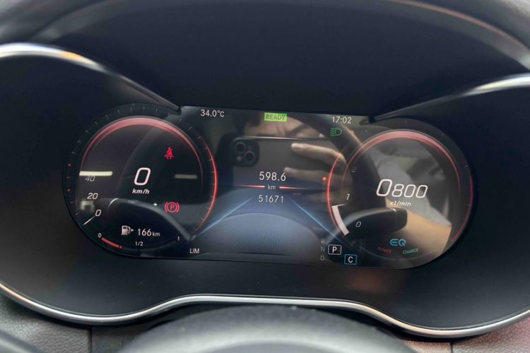 Used Mercedes-Benz C-Class 2020 Restyled C 260 L Sport Edition Odometer Close Up