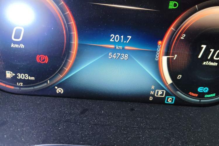 Used Mercedes-Benz C-Class 2020 Restyled C 260 L Sport Edition Odometer Close Up