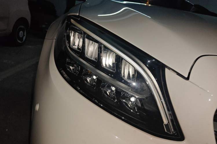 Used Mercedes-Benz C-Class 2020 Restyled C 260 L Sport Edition Right Front Headlight