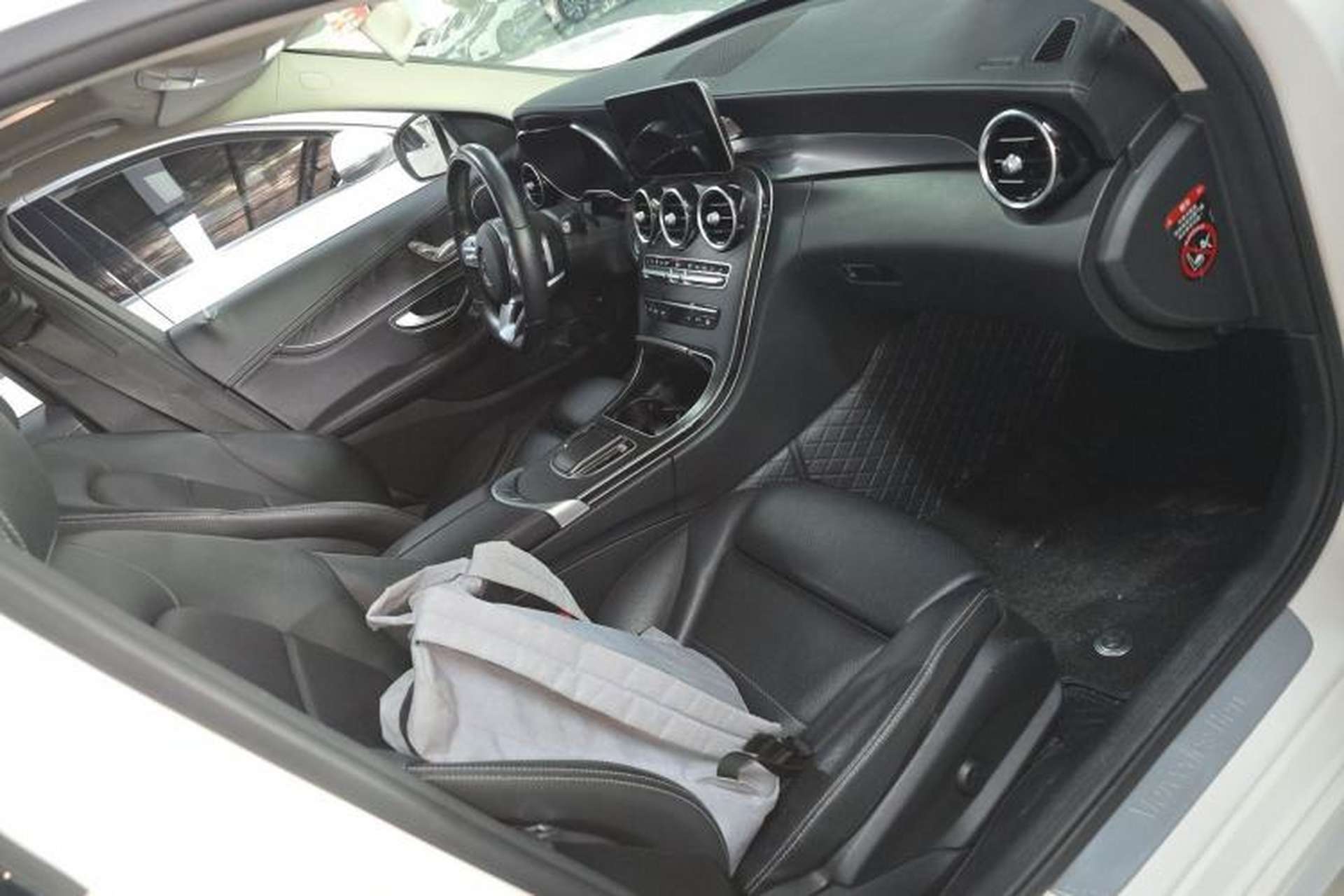 Used Mercedes-Benz C-Class 2020 C 200 L Fashion Edition Sport Version Right Front Seat