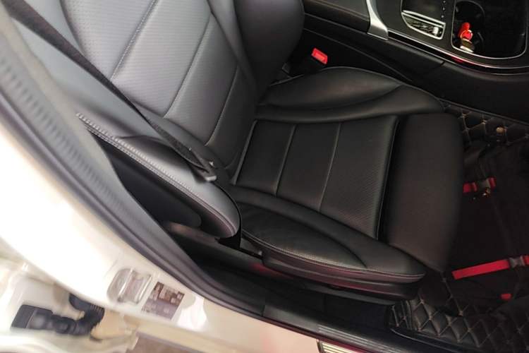 Used Mercedes-Benz C-Class 2020 Restyled C 260 L Sport Edition Right Front Seat
